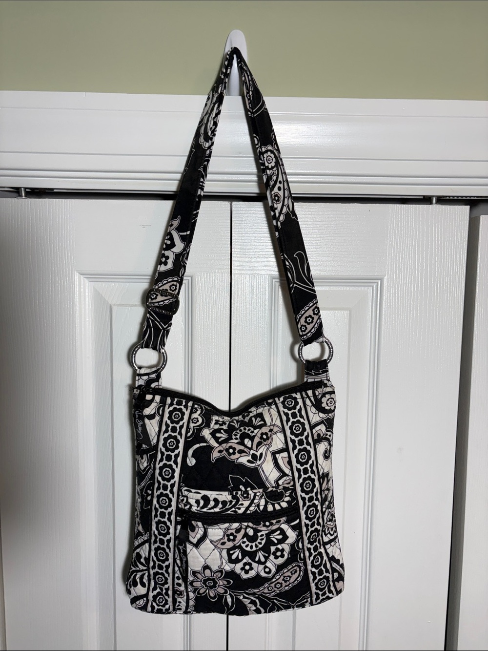 Vera Bradley Night & Day Black White Paisley Floral Hipster Crossbody Bag EUC